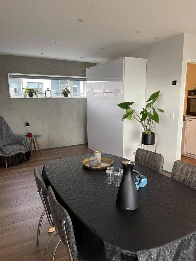 Modern Apartment With City & Oceanside View Tórshavn Kültér fotó
